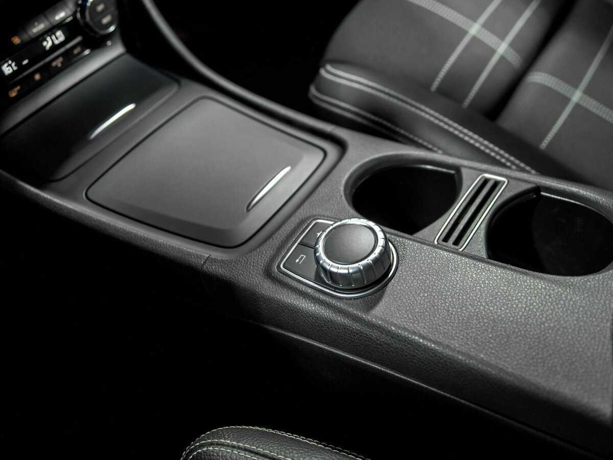 Mercedes-Benz GLA 200, 2016 Фото №12