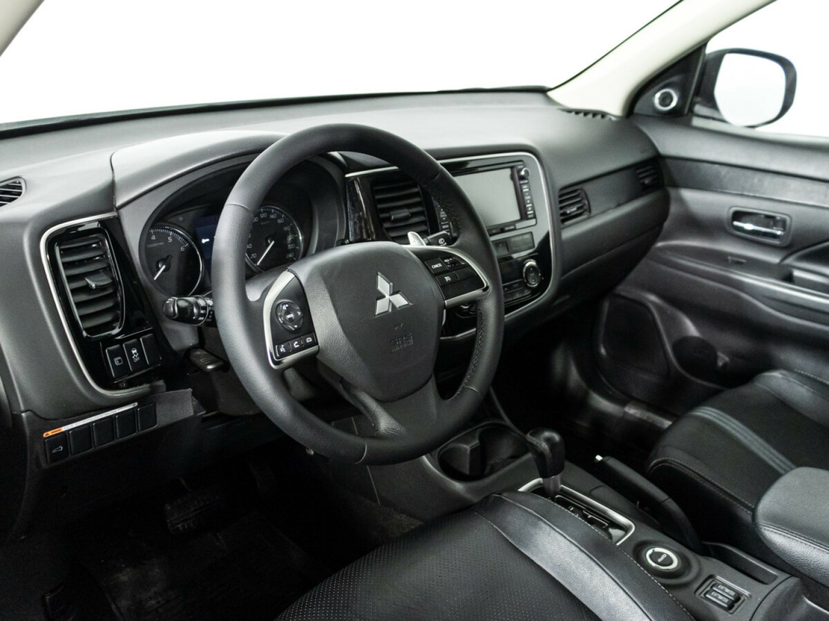 Mitsubishi Outlander III Рестайлинг, 2014 Фото №10