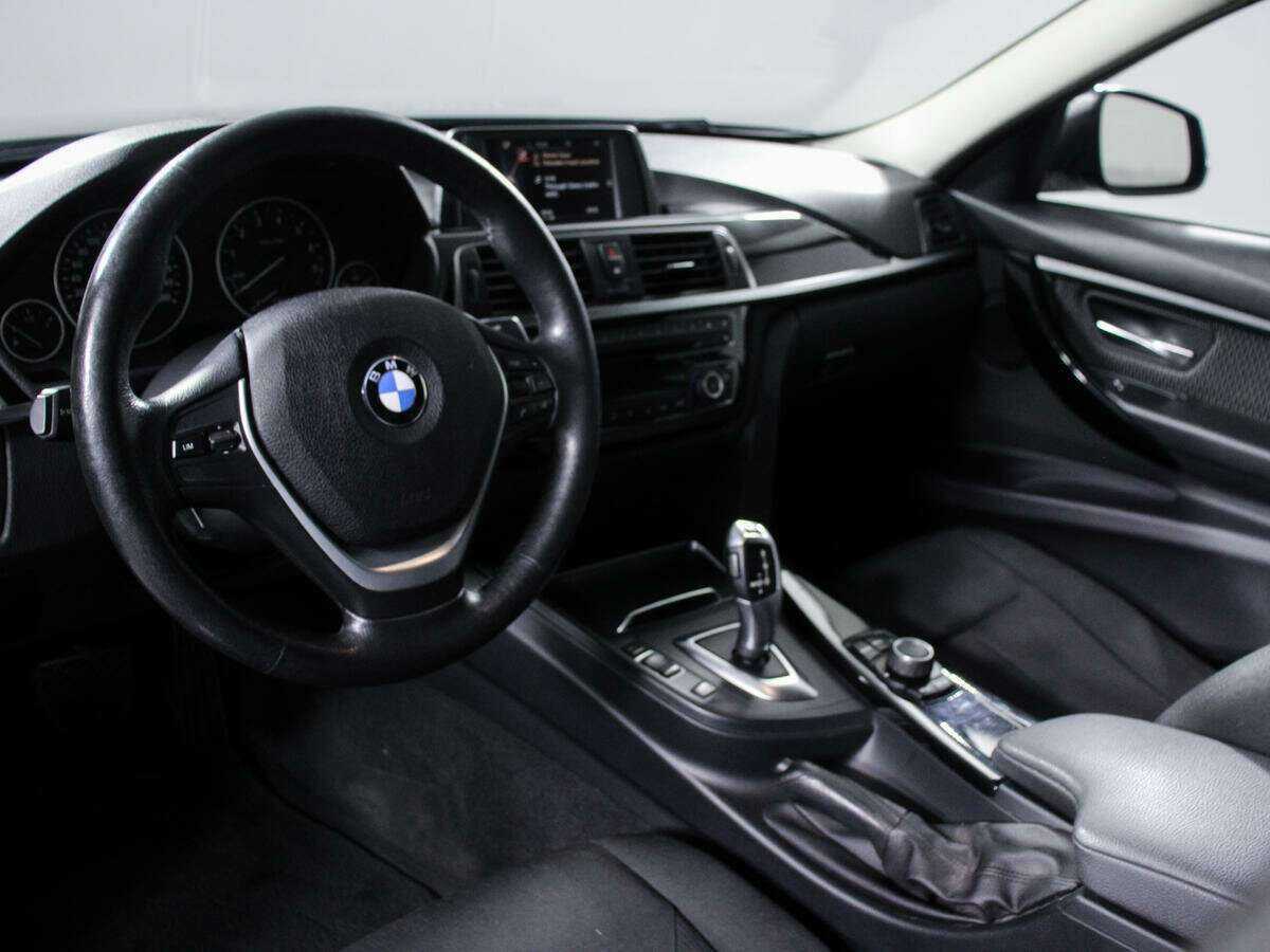 BMW 3 серии 318i, 2017 Фото №13