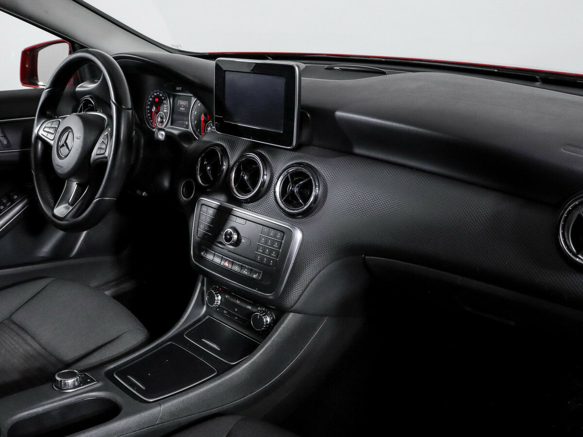 Mercedes-Benz A-Класс 180 III (W176) Рестайлинг, 2015 Фото №7