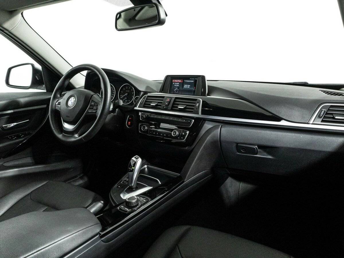 BMW 3 серии 318i, 2017 Фото №9