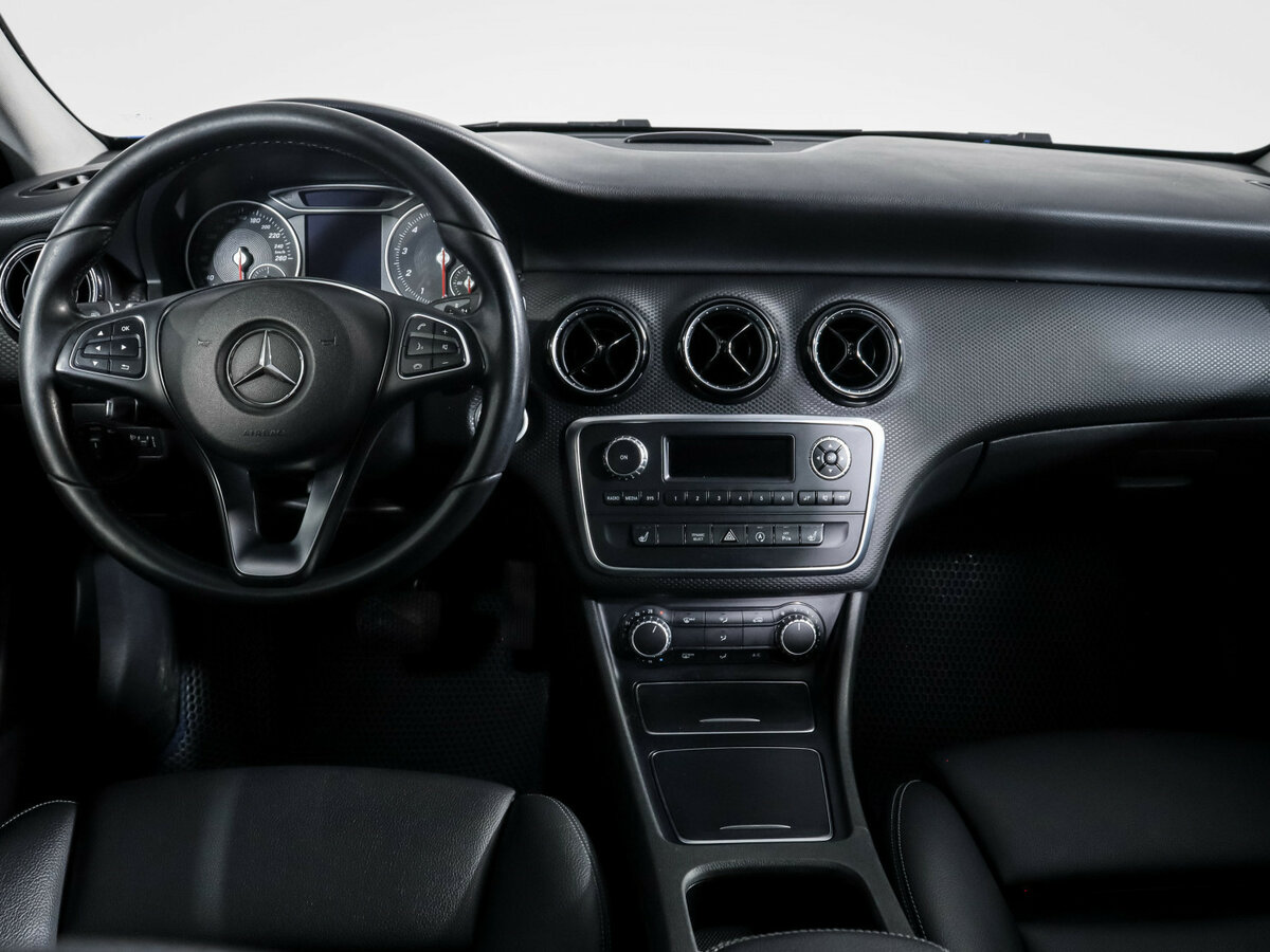 Mercedes-Benz A-Класс 180 III (W176) Рестайлинг, 2016 Фото №10