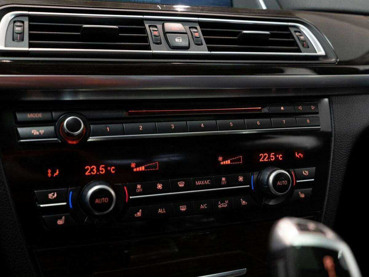 BMW 7 серии 740d xDrive, 2013 Фото №16