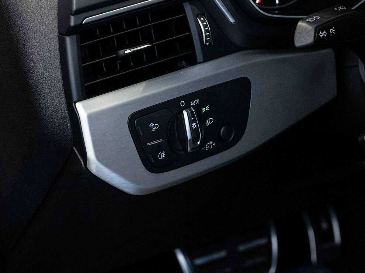 Audi A4, 2018 Фото №21