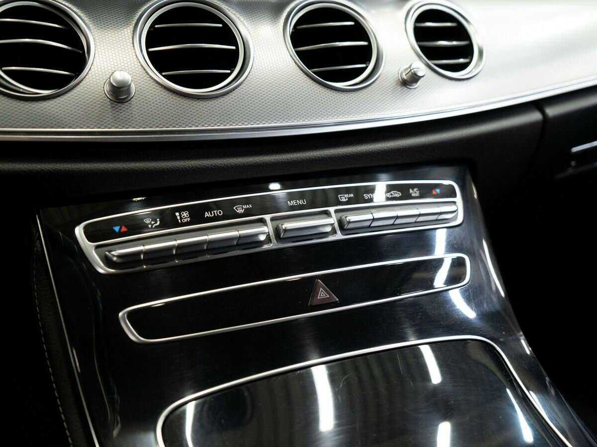 Mercedes-Benz E-Класс 200, 2019 Фото №17