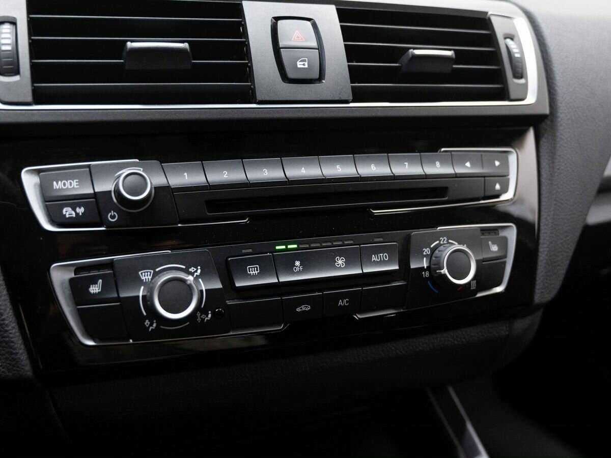 BMW 1 серии 118i, 2017 Фото №17