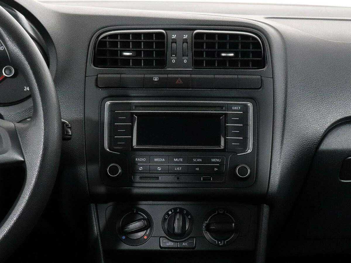 Volkswagen Polo, 2015 Фото №10