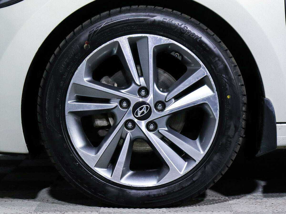 Hyundai Elantra, 2018 Фото №15