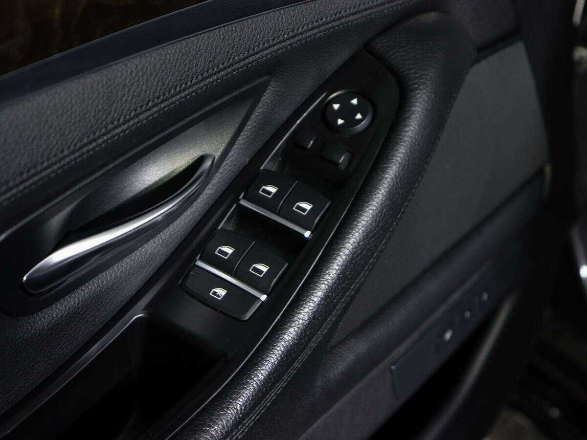 BMW 5 серии 530d xDrive, 2015 Фото №13