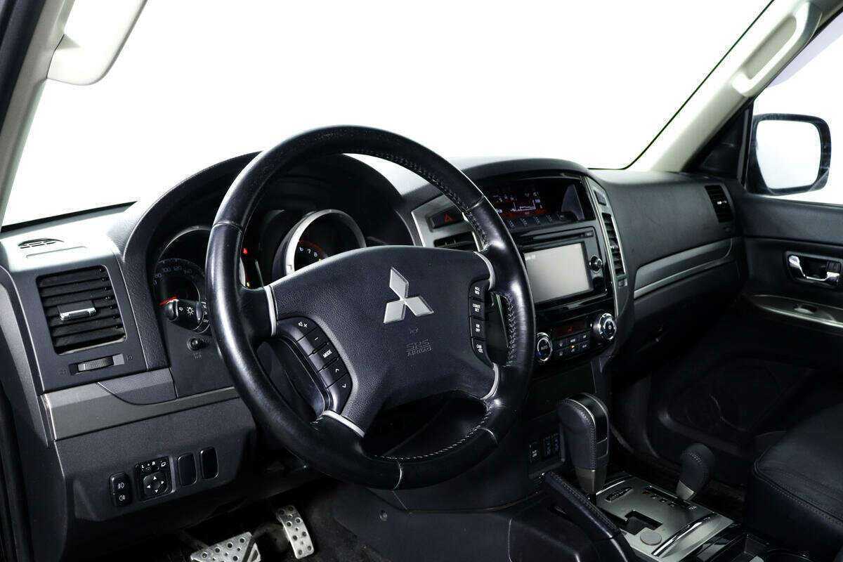 Mitsubishi Pajero, 2018 Фото №12