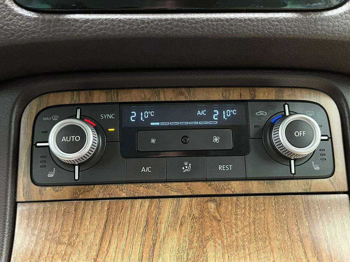 Volkswagen Touareg, 2015 Фото №21