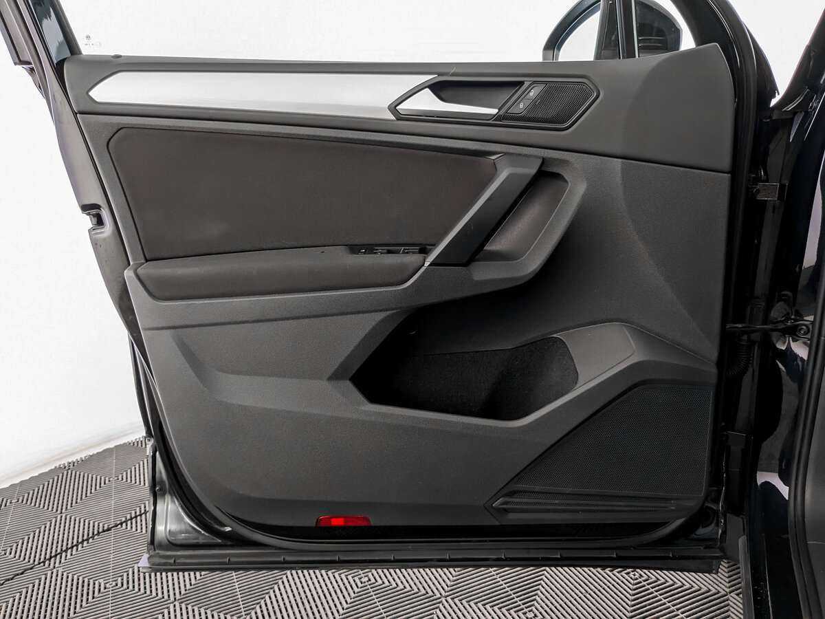 Volkswagen Tiguan, 2021 Фото №15