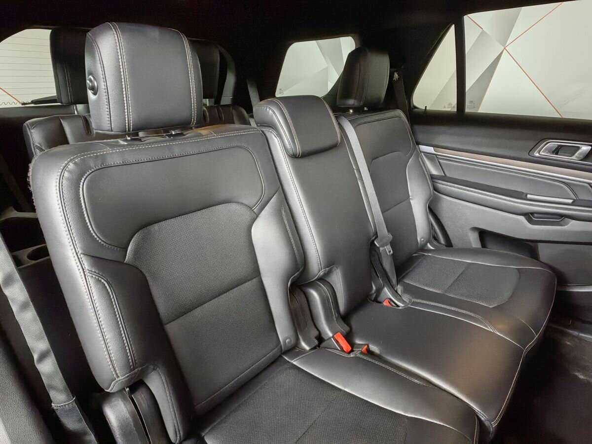 Ford Explorer, 2017 Фото №12