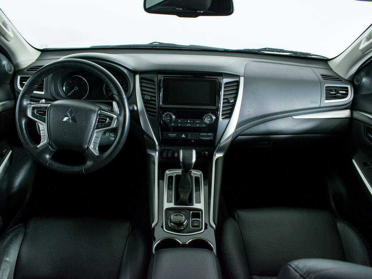 Mitsubishi Pajero Sport, 2018 Фото №11