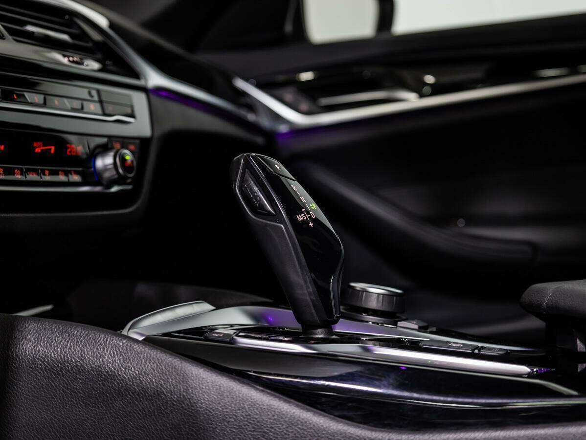 BMW 5 серии 520d xDrive, 2019 Фото №15