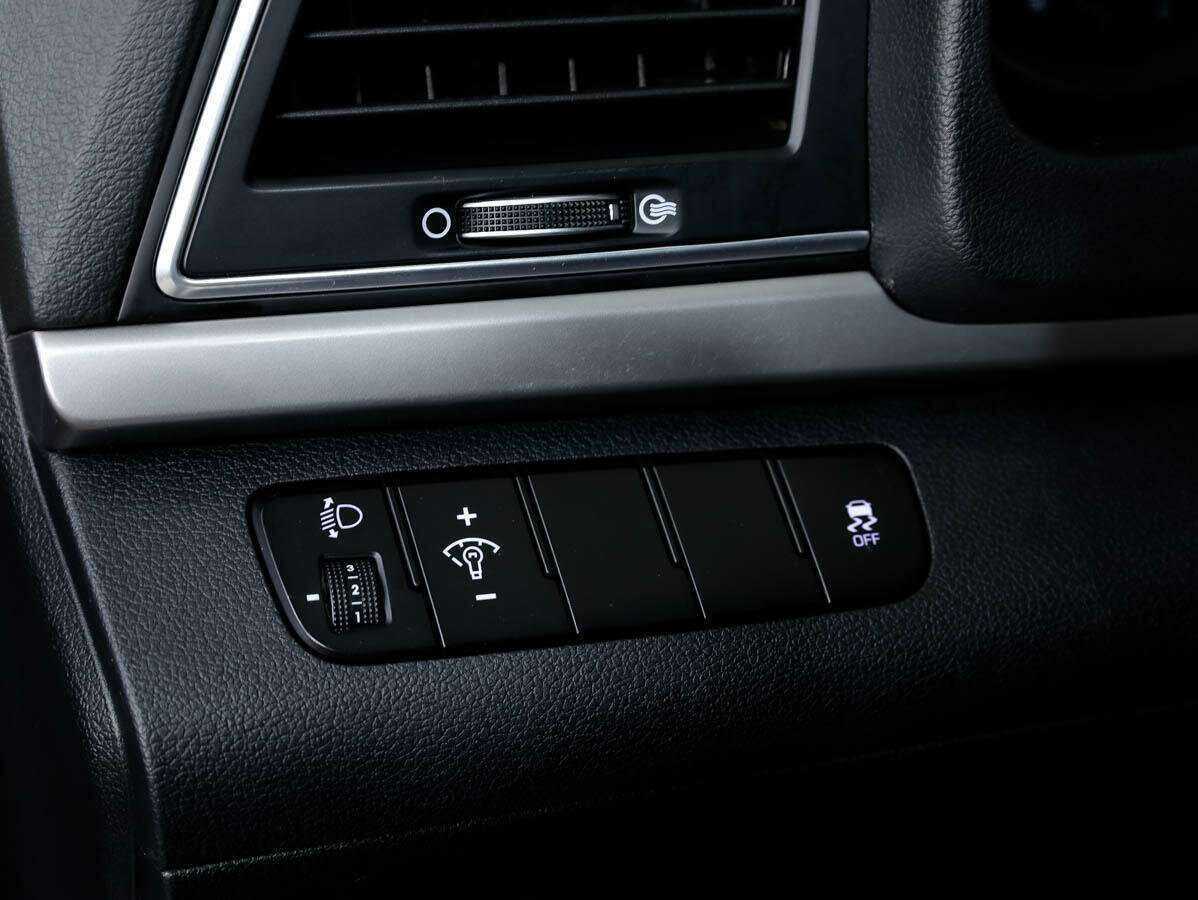 Hyundai Elantra, 2018 Фото №13