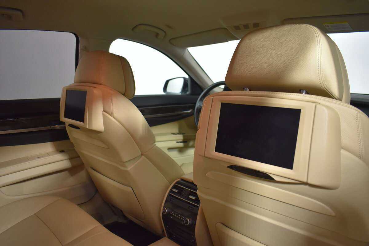 BMW 7 серии 750i xDrive, 2012 Фото №13