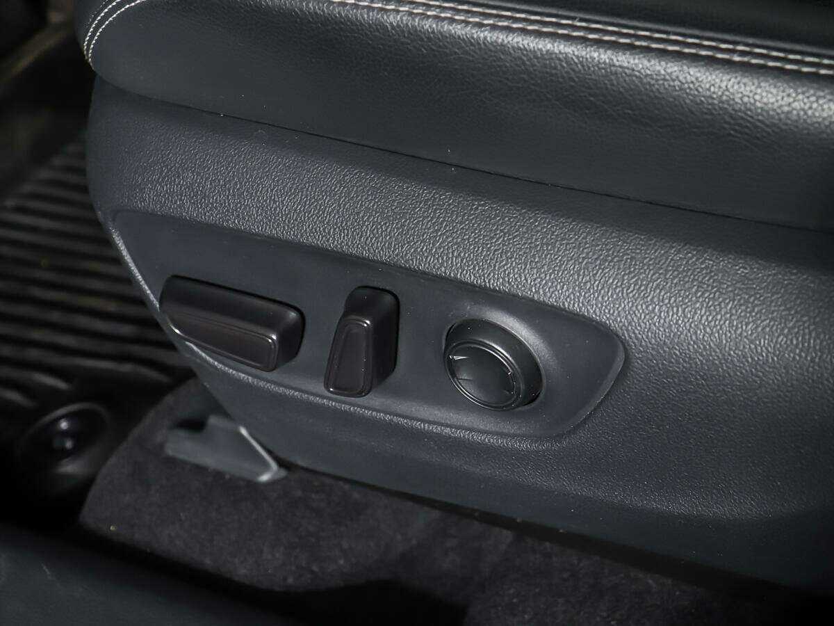 Toyota RAV4, 2021 Фото №17