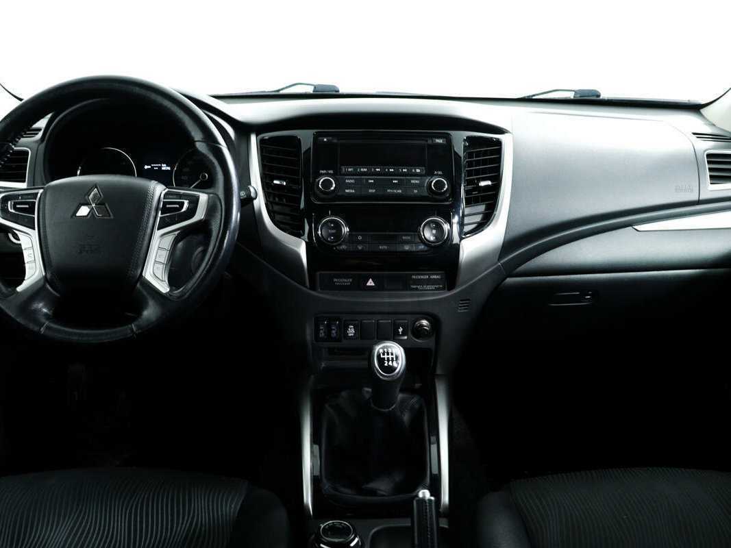 Mitsubishi Pajero Sport, 2018 Фото №11