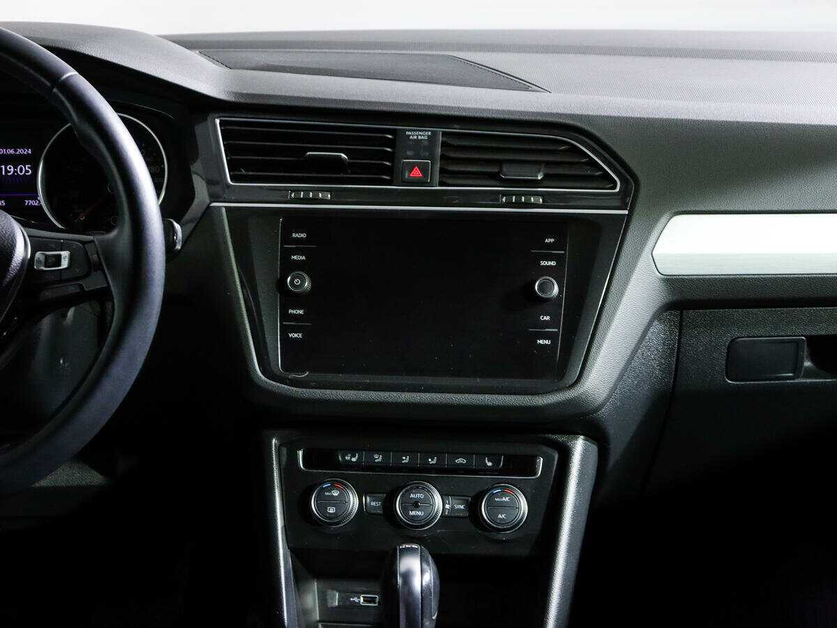 Volkswagen Tiguan, 2018 Фото №11