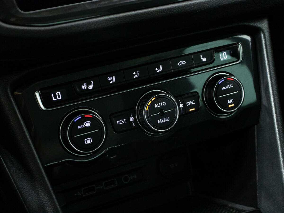 Volkswagen Tiguan, 2018 Фото №16