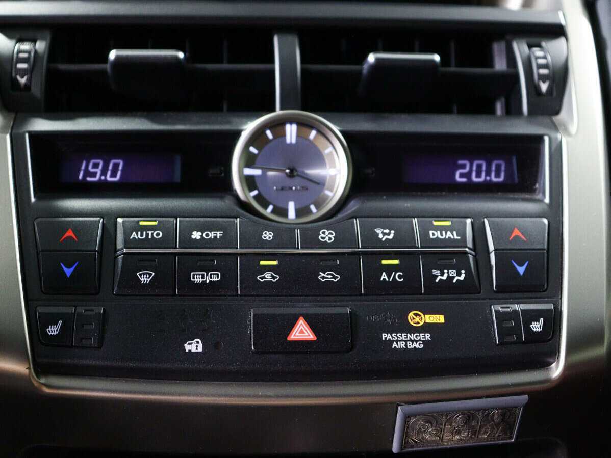 Lexus NX 200t, 2015 Фото №13