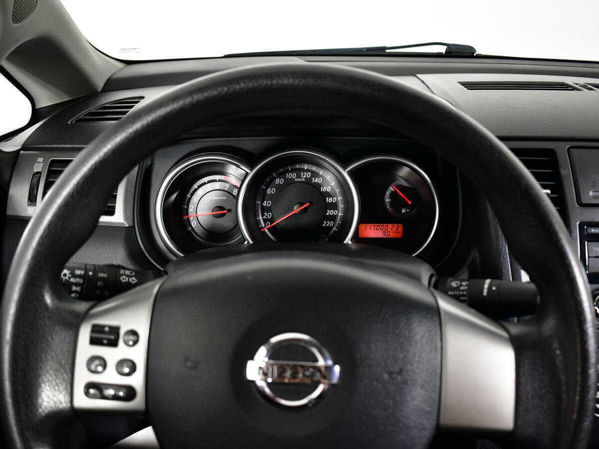 Nissan Tiida, 2013 Фото №11