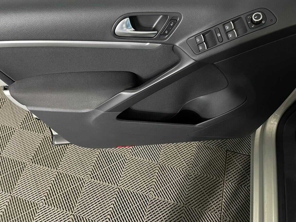 Volkswagen Tiguan, 2012 Фото №8