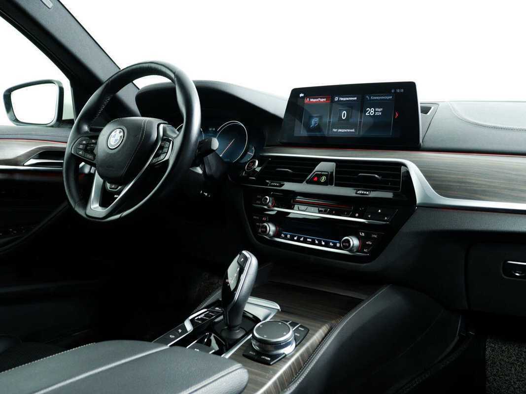 BMW 5 серии 520d xDrive, 2017 Фото №9