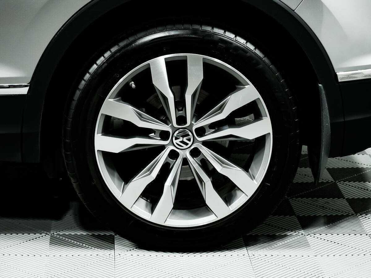 Volkswagen Tiguan, 2019 Фото №14