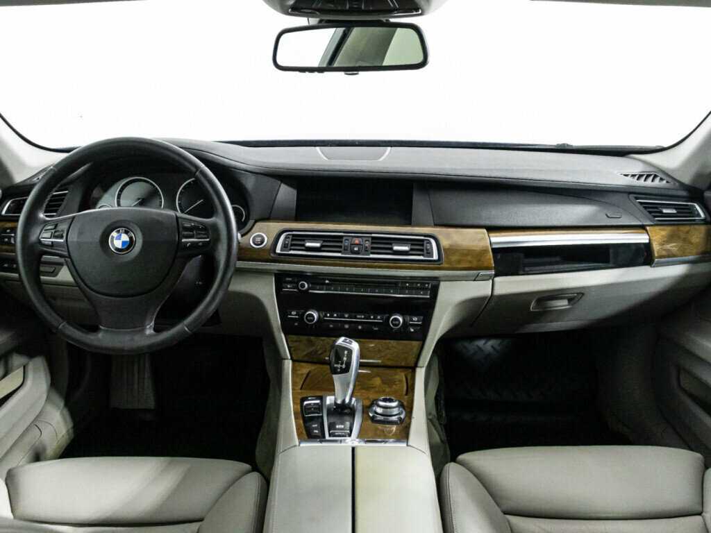 BMW 7 серии 740i, 2012 Фото №13