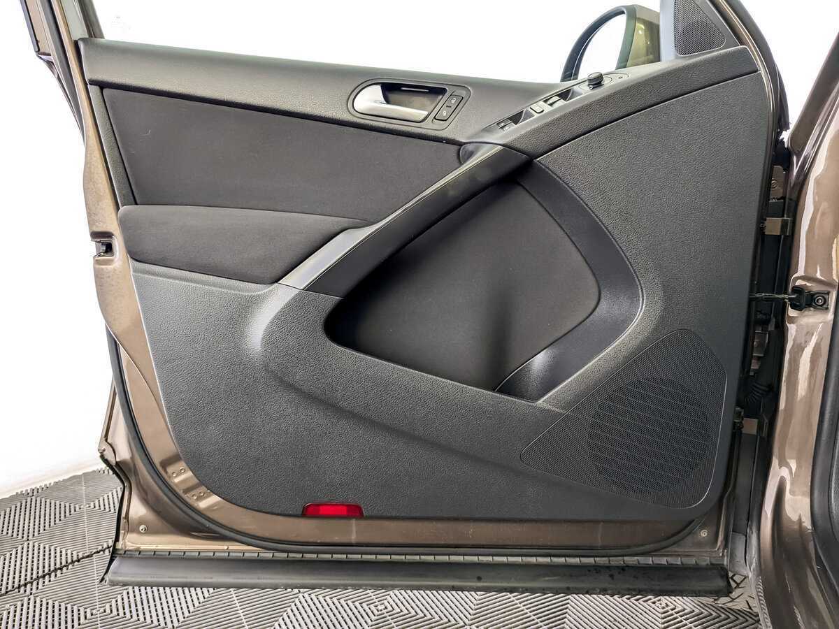 Volkswagen Tiguan, 2016 Фото №19