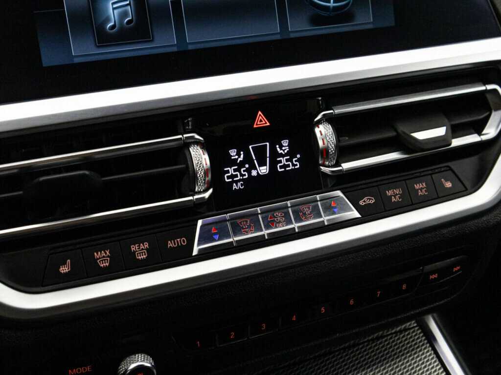 BMW 3 серии 320d xDrive, 2019 Фото №16