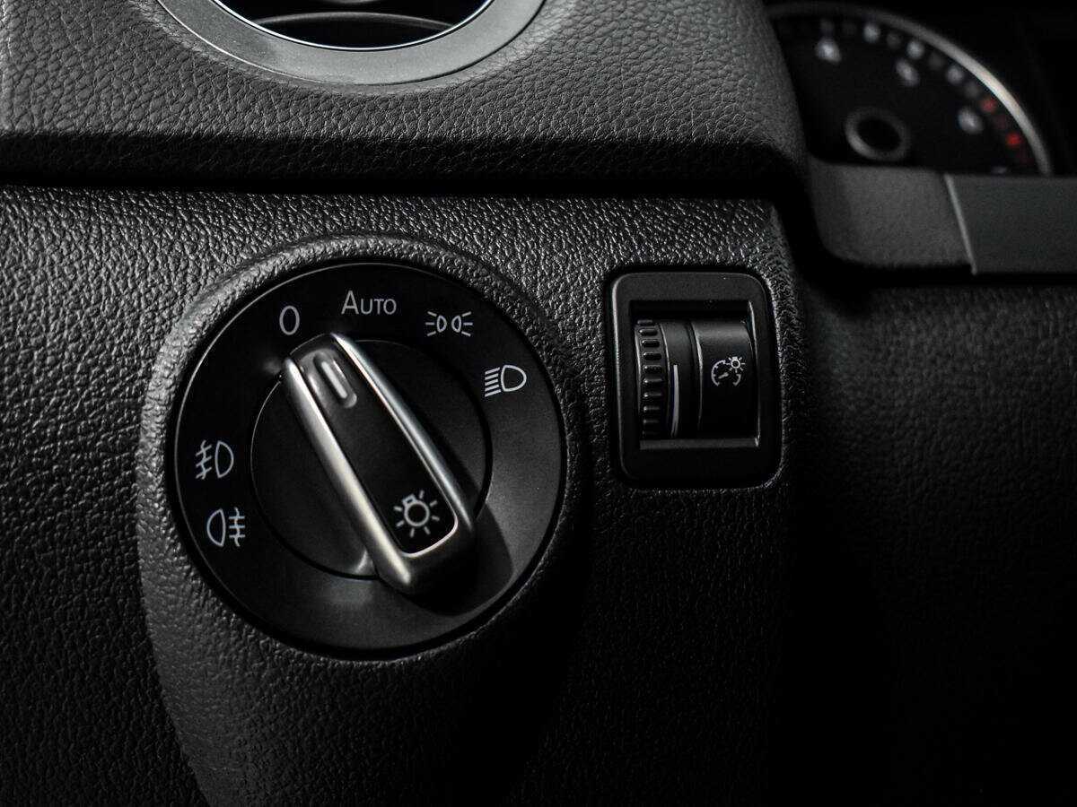 Volkswagen Tiguan, 2012 Фото №10