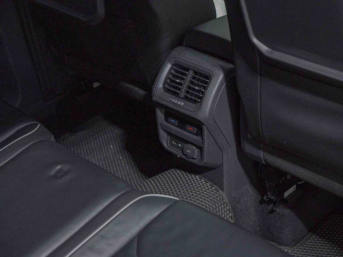 Volkswagen Tiguan, 2018 Фото №15