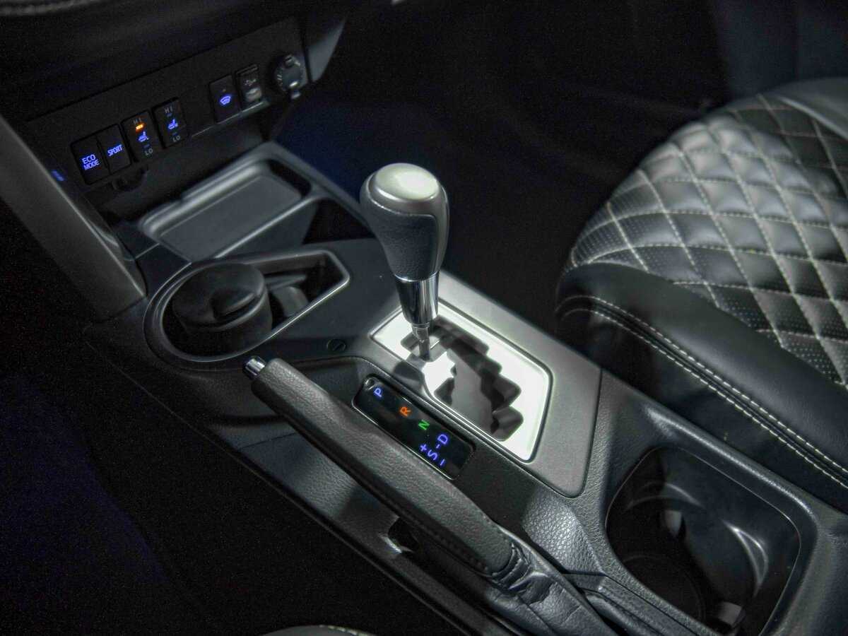 Toyota RAV4, 2018 Фото №11