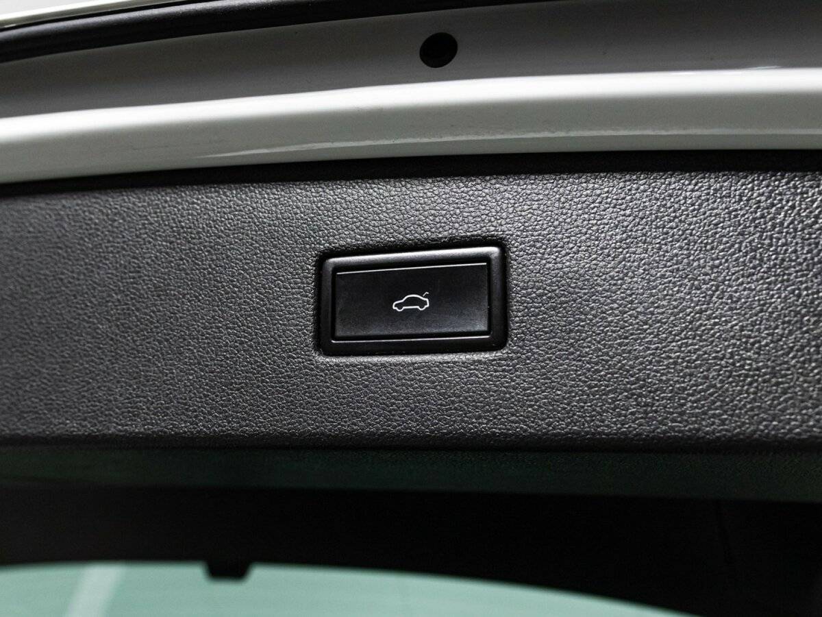 Volkswagen Tiguan, 2018 Фото №16