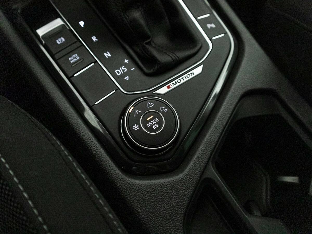 Volkswagen Tiguan, 2018 Фото №21