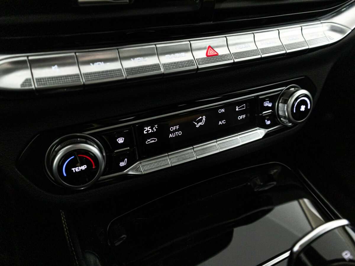 FAW Bestune T77, 2022 Фото №17