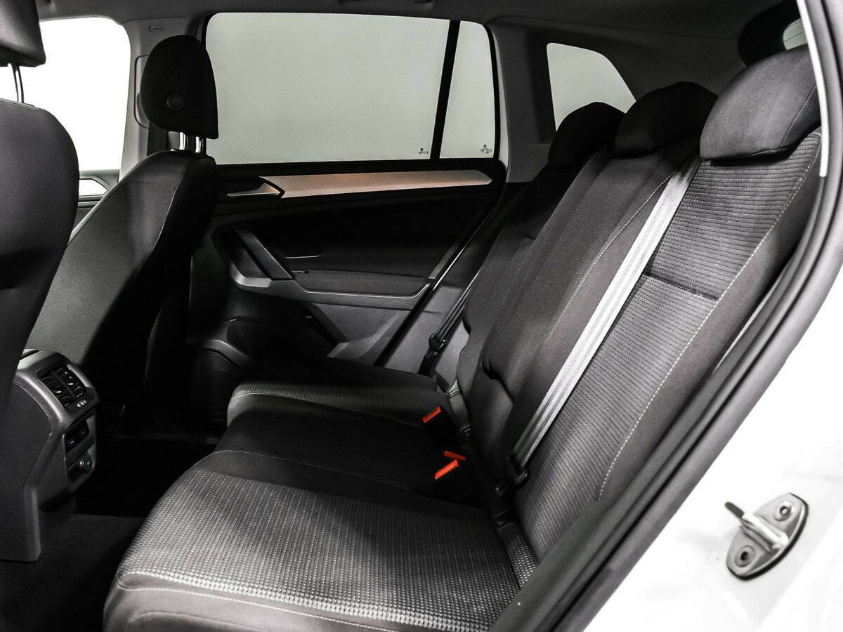 Volkswagen Tiguan, 2018 Фото №11