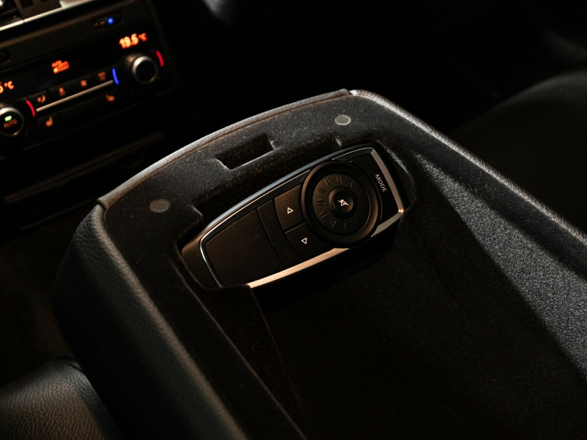 BMW 7 серии 740d xDrive V (F01/F02/F04) Рестайлинг, 2013 Фото №24