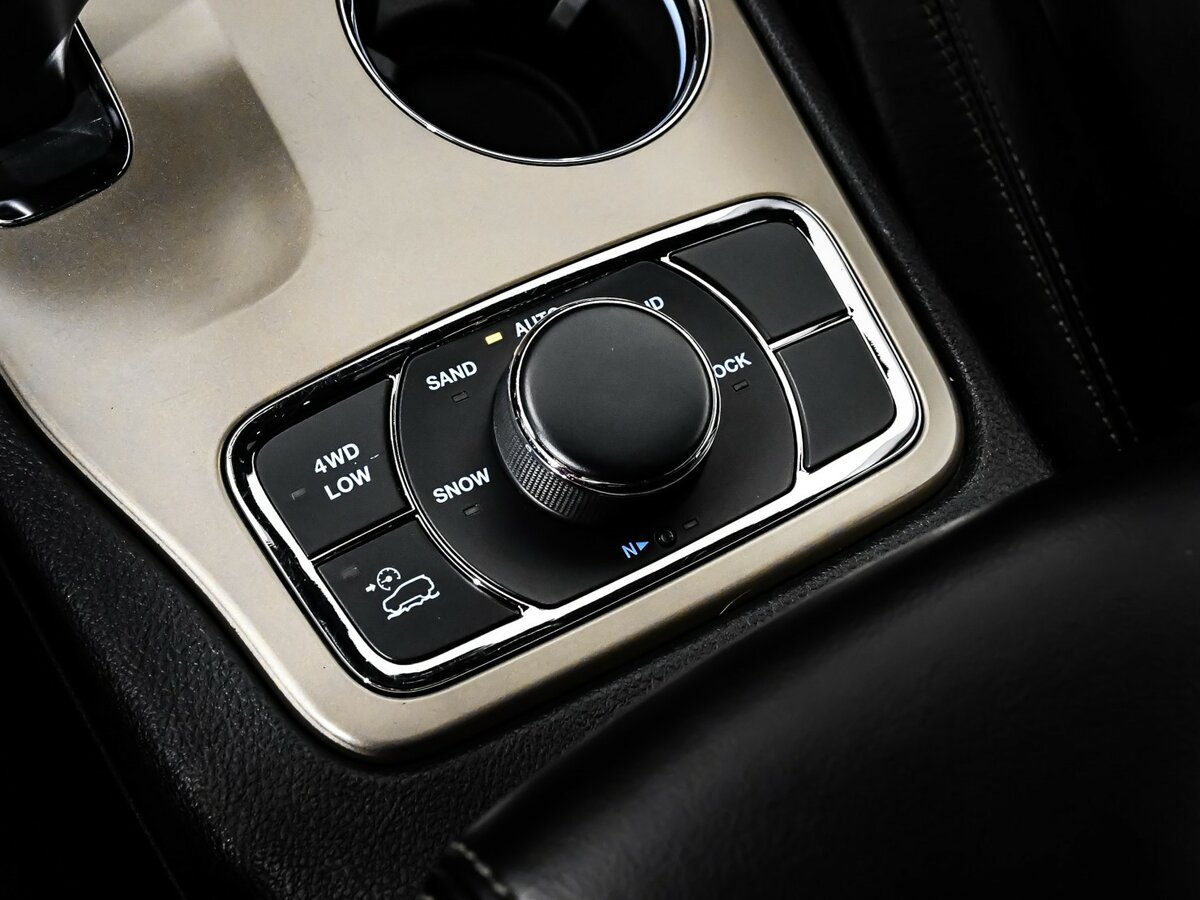 Jeep Grand Cherokee IV (WK2) Рестайлинг, 2014 Фото №14