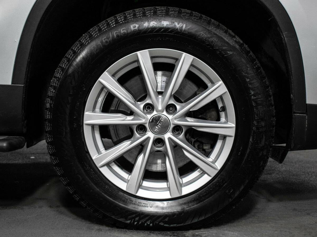 Volkswagen Tiguan I Рестайлинг, 2013 Фото №16