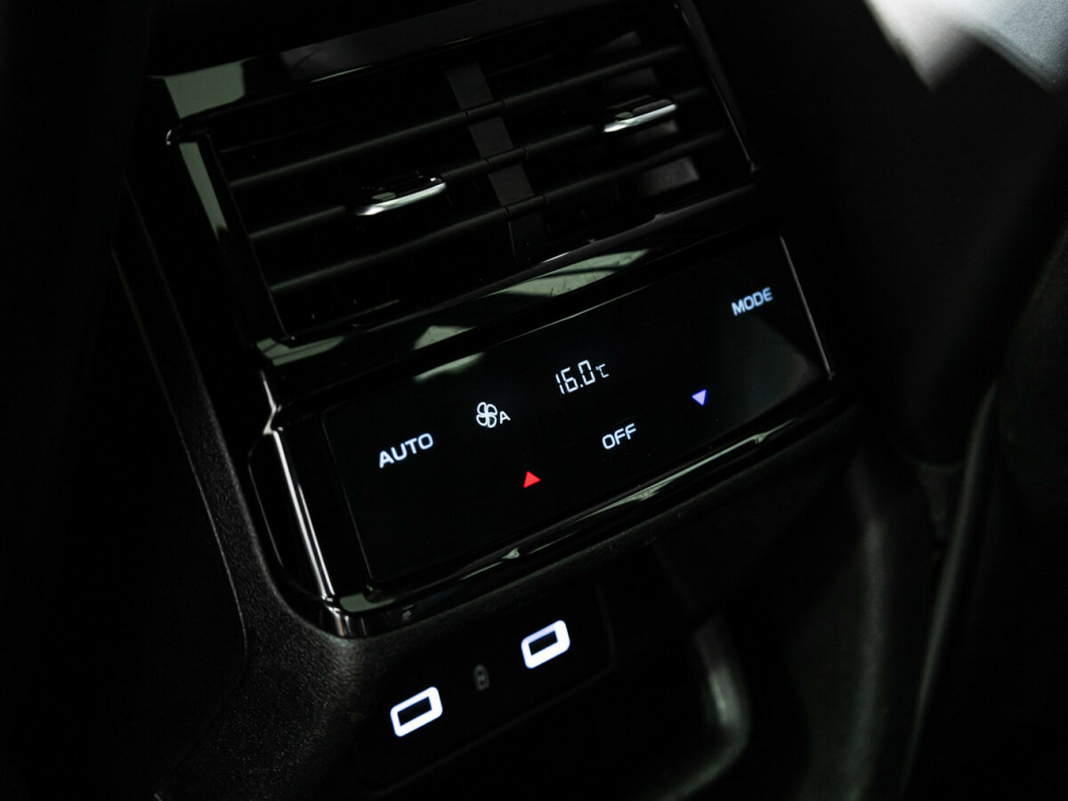 Geely Monjaro I, 2023 Фото №24