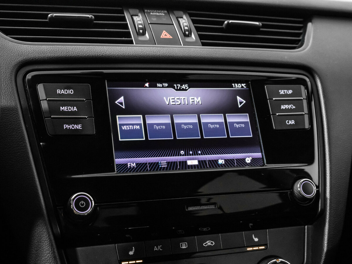 Skoda Octavia III (A7) Рестайлинг, 2017 Фото №12