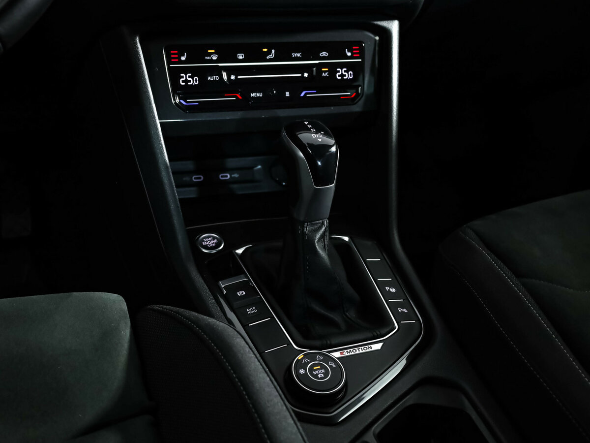 Volkswagen Tiguan II Рестайлинг, 2021 Фото №10