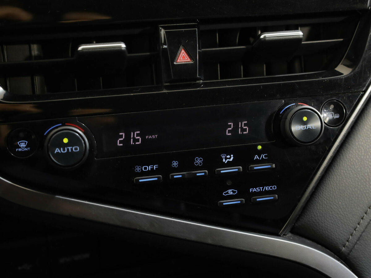 Toyota Camry VIII (XV70) Рестайлинг, 2021 Фото №21